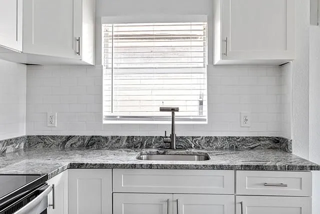 2410 E Columbus Dr — Photo 14