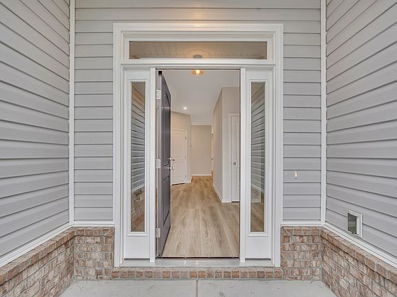 Harbor - Front Entry Ernest Homes