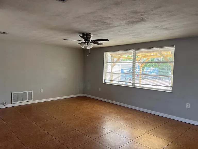 7835 Arbordale Dr — Photo 2