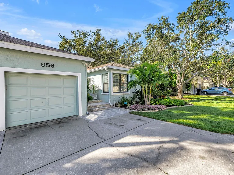 956 San Carlos Ct NE — Photo 3