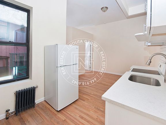 4th image of 90 Elizabeth St APT 10