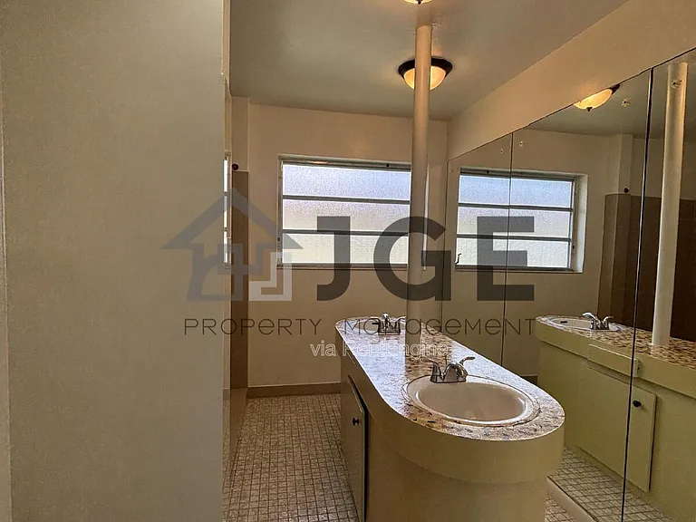 1040 Crystal Lake Dr #2 — Photo 12