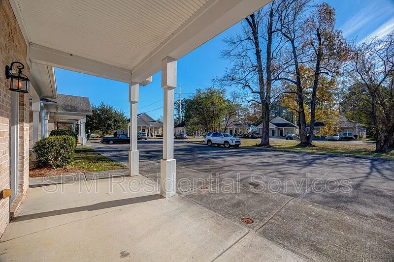 1 bed, 1.0 bath, 900 sqft, $1,295 — Photo 2