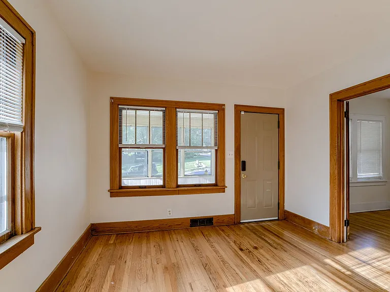 5540 Pine St — Photo 5