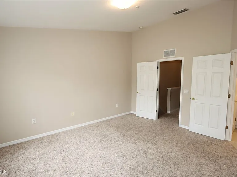 1172 Oxford Ln #27 — Photo 23