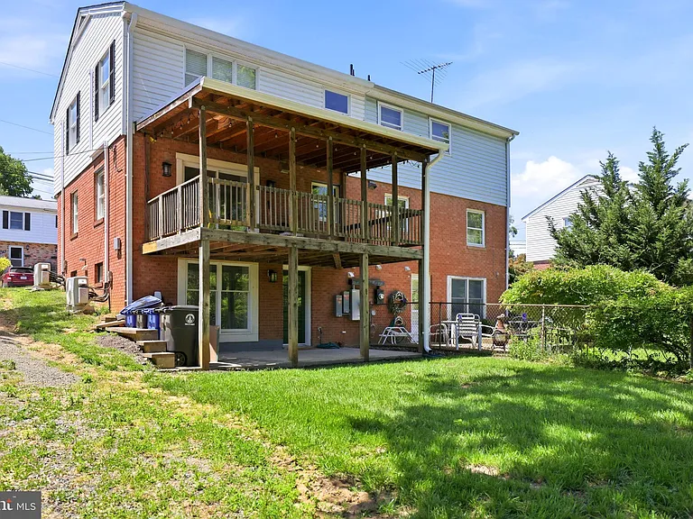 414 Madison Ct SE — Photo 2
