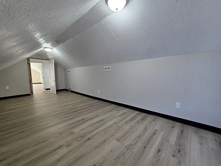 1125 N Barclay St — Photo 25