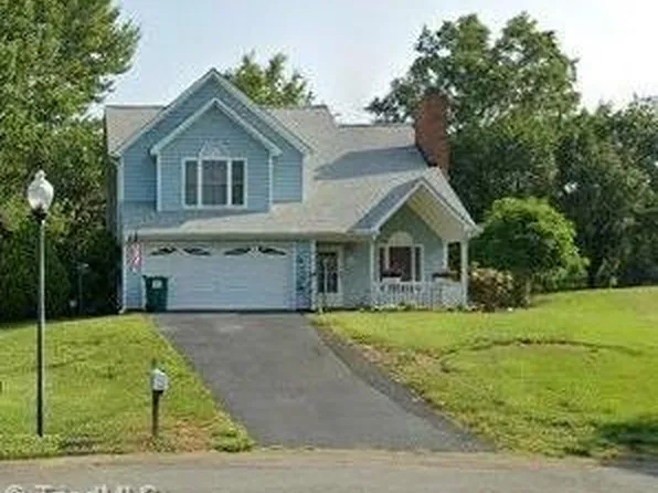 108 Hanover Ct, King, NC 27021