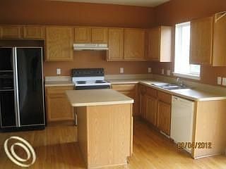 3rd image of 9560 Glenhill Dr