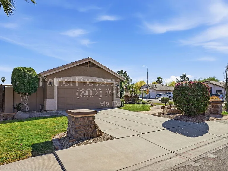 8629 W Echo Ln — Photo 35