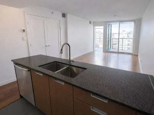 2080 Broadway W #1, Vancouver, BC V6J 0C7