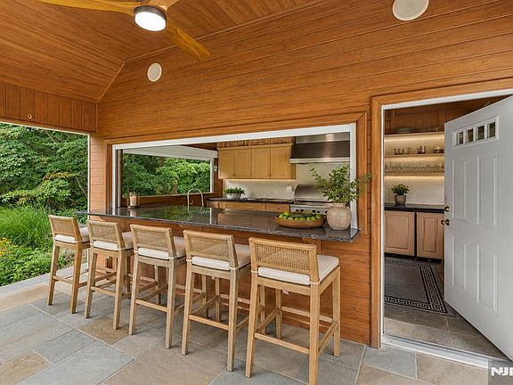 5th image of 38 Bridle Way