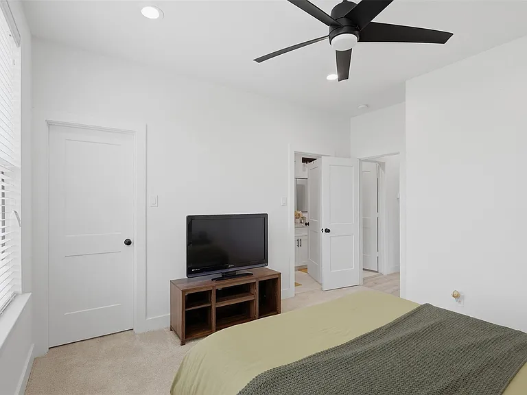 6833 Paris St — Photo 16