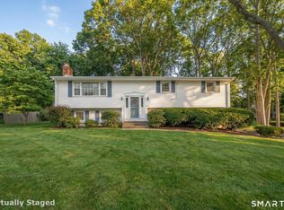 162 Yankee Peddler Path, Madison, CT 06443