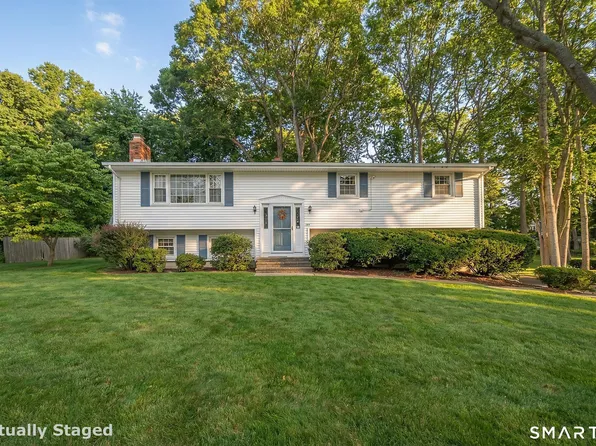 162 Yankee Peddler Path, Madison, CT 06443