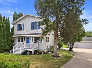 1542 3rd St, Delafield, WI 53018