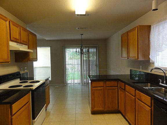 4th image of 4609 Stratford Ct