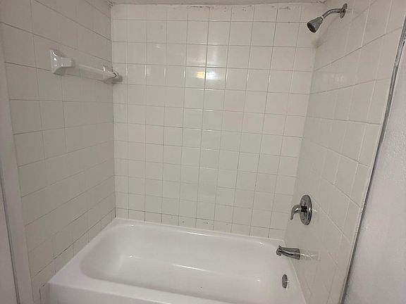 5th image of 1305 W 46th St Unit 221-1
