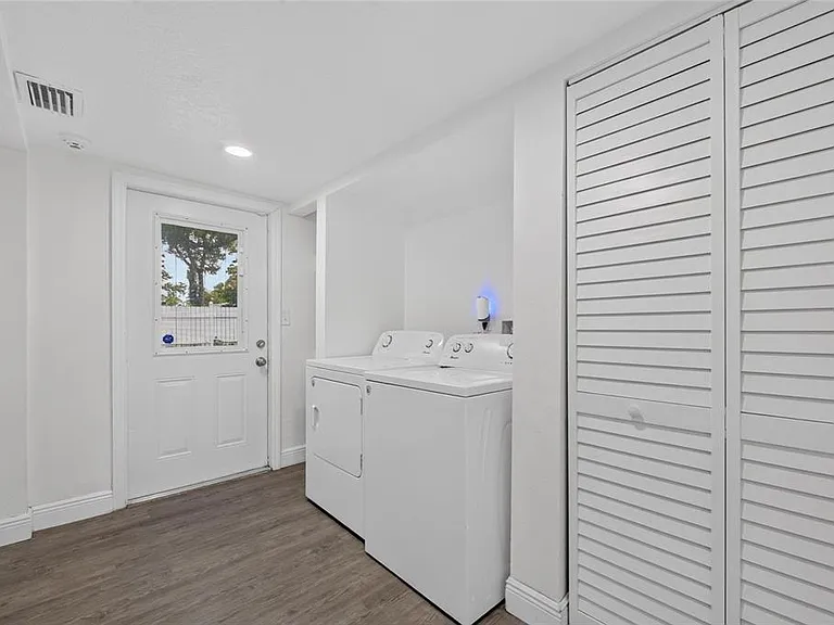 10004 N 25th St — Photo 31