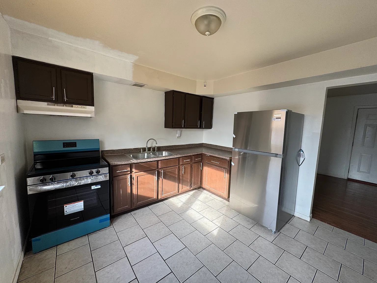 2 bed, 850 sqft, $1,300 — Photo 4