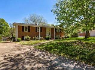 9 Sunview Ln, Saint Louis, MO