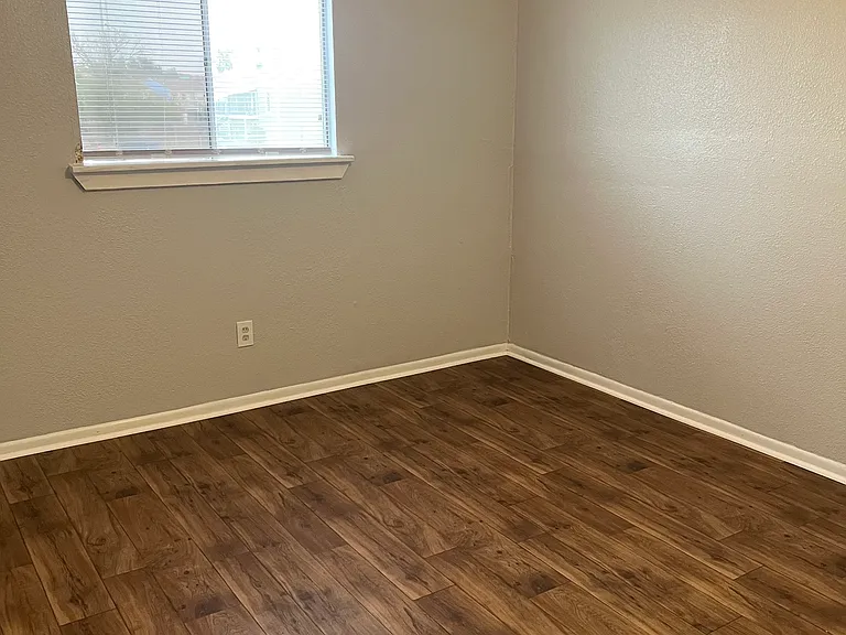 Valhalla Apartments — Photo 12