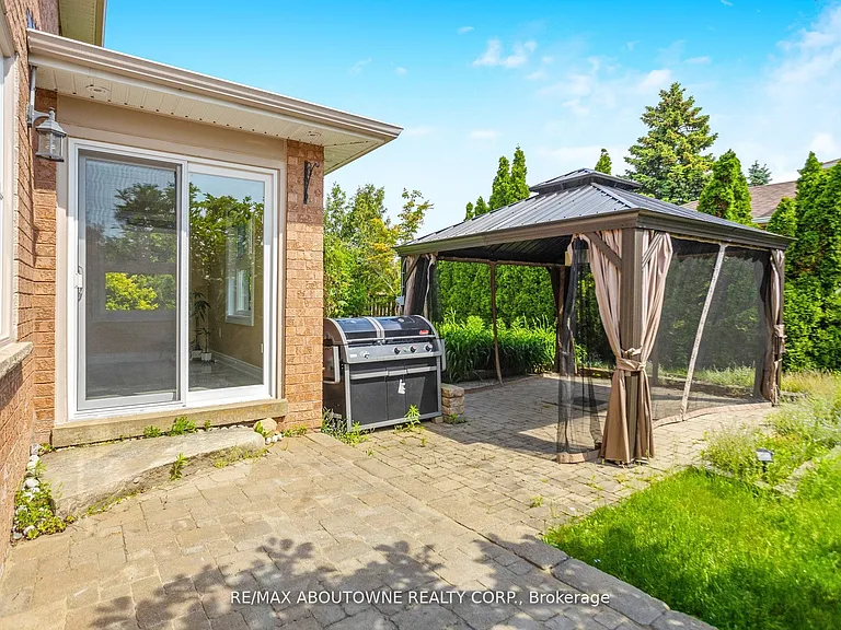 2235 Grenville Dr — Photo 35