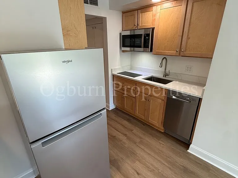 803001- MED FOUNDATION APTS — Photo 4