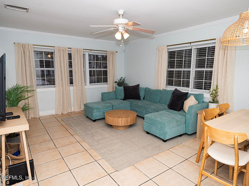 1st image of 218 4TH Avenue S
