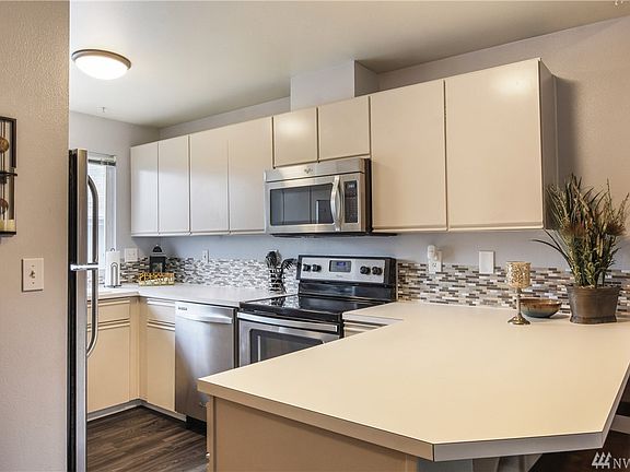 5th image of 730 SE 8th Ave #202