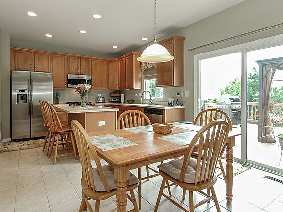 4th image of 2438 Woodside Dr