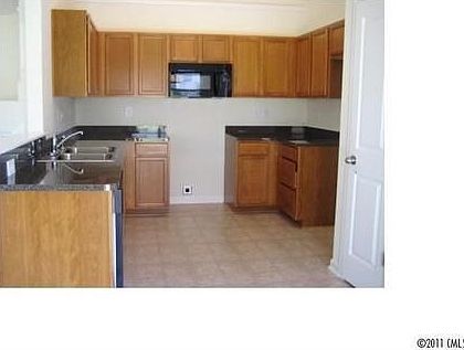 3rd image of 203 Oakton Glen Ct