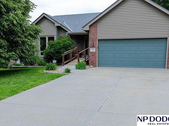 2nd image of 611 Diamond Ln