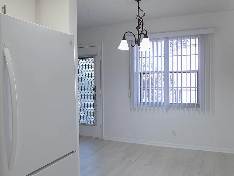 400 SW 134th Way #302F — Photo 6