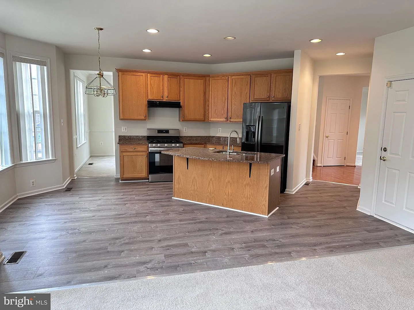 5 bed, 3.5 bath, 2567 sqft, $3,950 — Photo 4