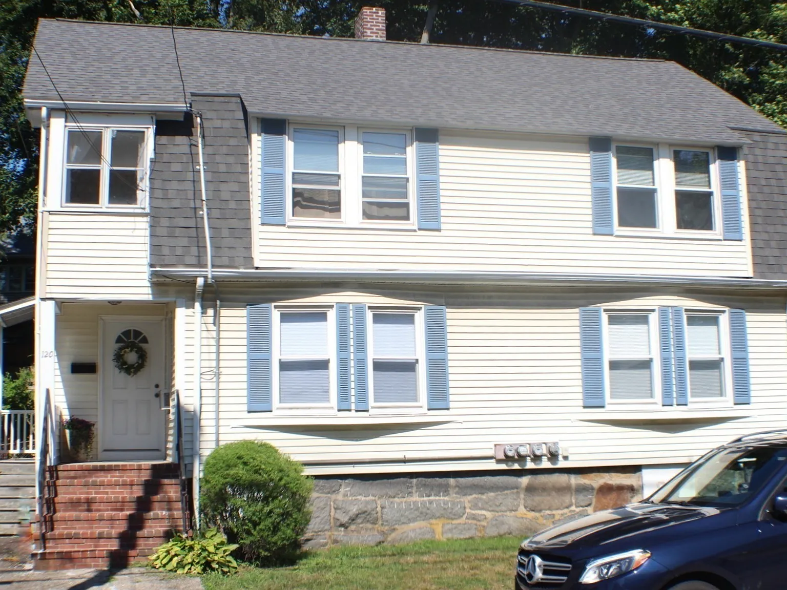 2 bed, 1.0 bath, 939 sqft, $2,350 — Photo 1