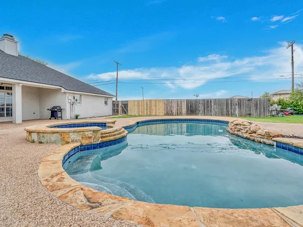 730 Wheatland Dr, Mc Gregor, TX 76657
