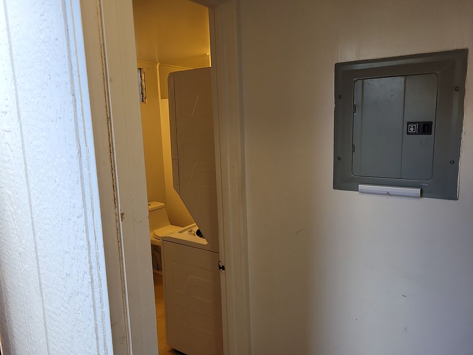 1st image of 1479 Glen Ave
