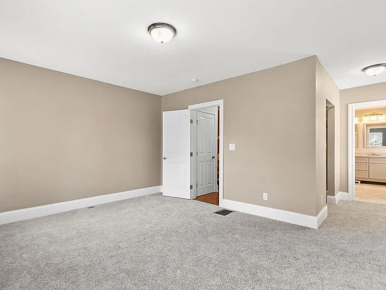 1131 Franklin Ave — Photo 8