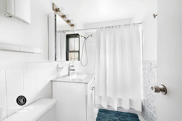 Rented by Coldwell Banker Warburg | media 15