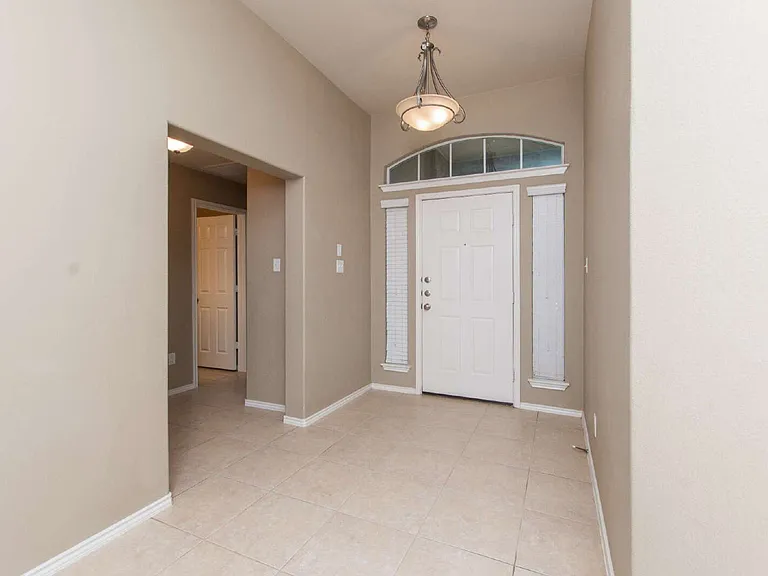 409 Rowdy Dr — Photo 2