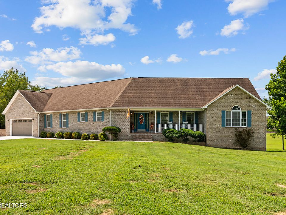 1st image of 220 Sherman Cir