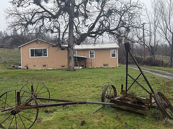 2nd image of 1506 Hyampom Rd