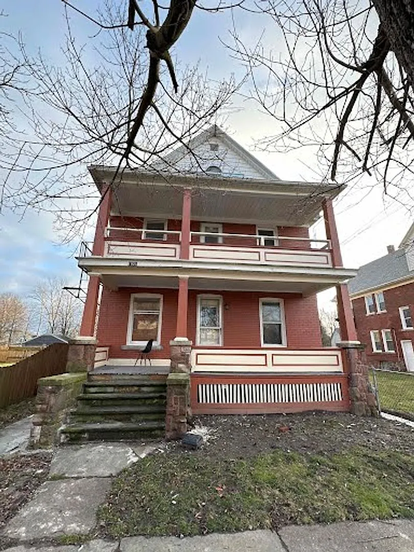 1921 Falls St — Photo 1