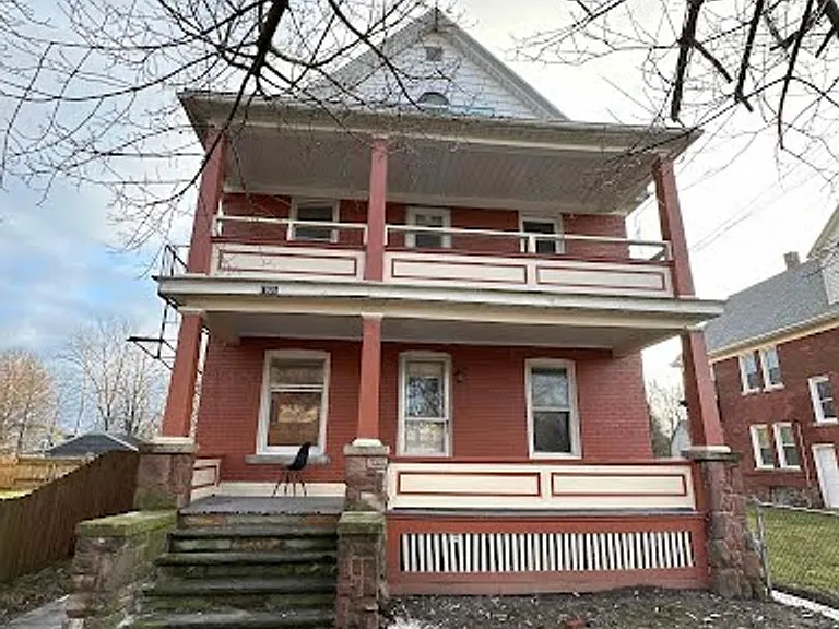 1921 Falls St — Photo 1