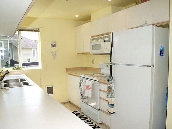Nice sunny kitchen......