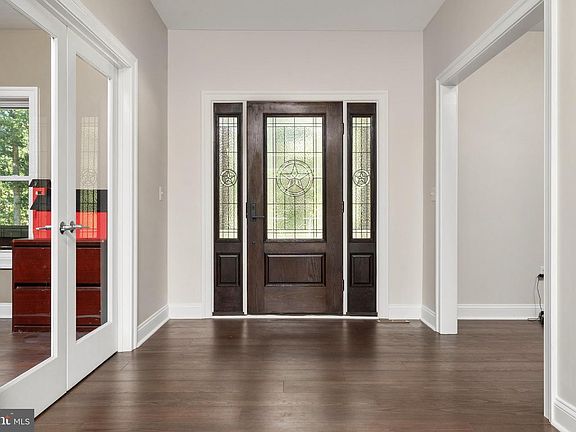4th image of 449 Vixen Ln