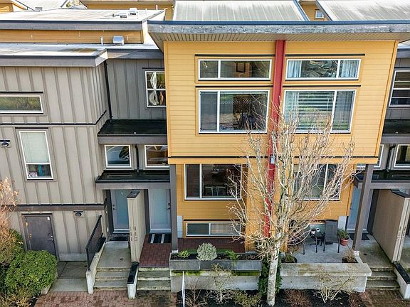 4th image of 2733 Peatt Rd #113