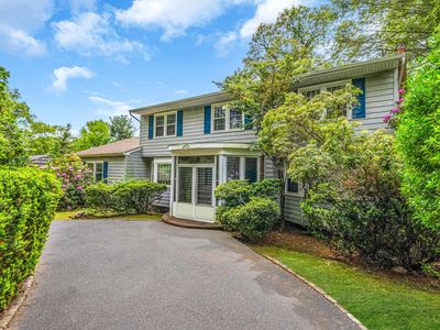 121 Village Hill Drive, Dix Hills, NY, 11746