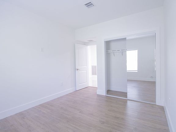 2nd image of 424 SE 16th St #1